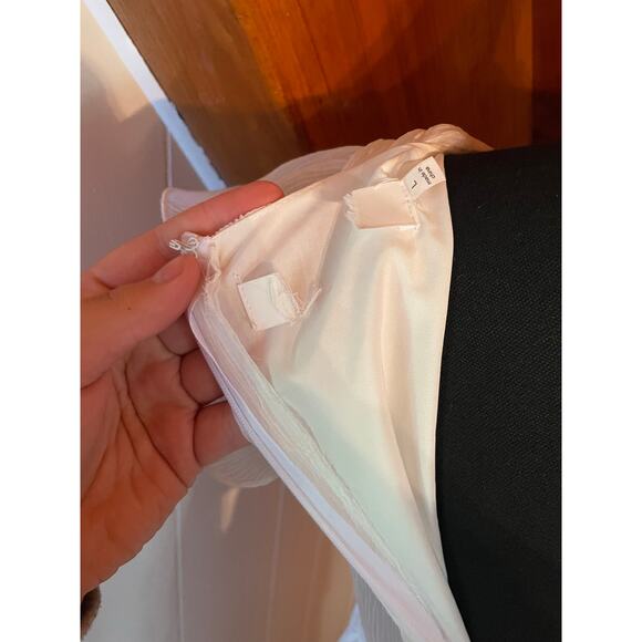 ASTR the Label NWOT - White Emporia Tiered Tulle Midi Dress - Large - Picture 12 of 12